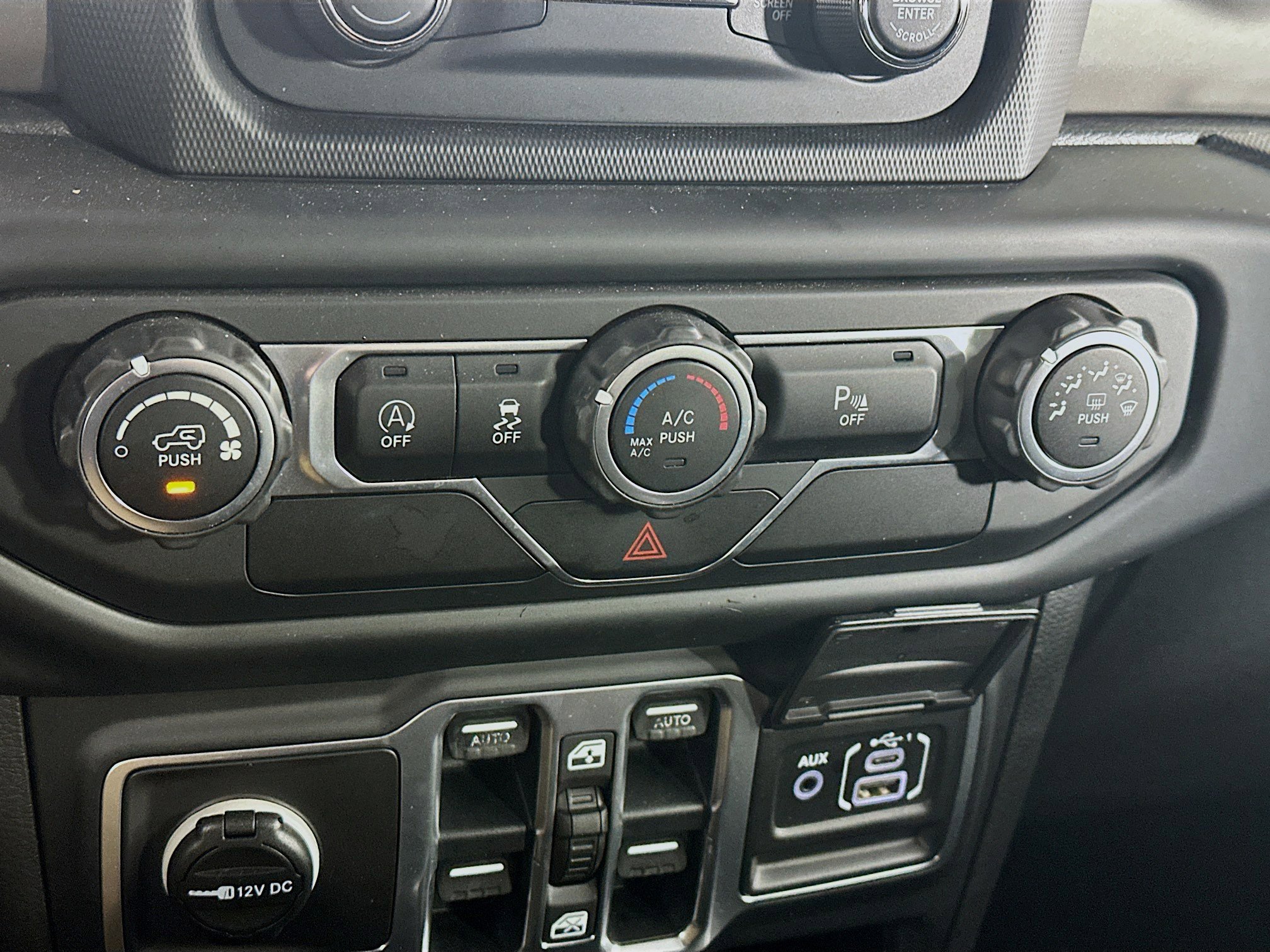 Used 2018 Jeep Wrangler Unlimited Sport S image 23