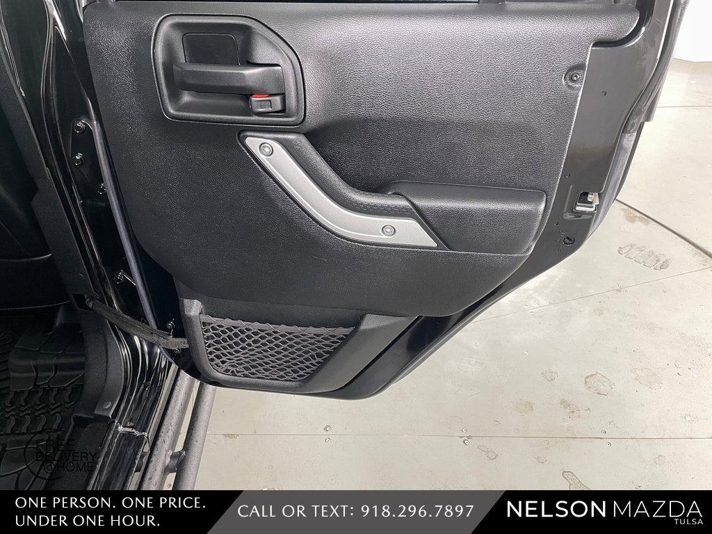 Used 2017 Jeep Wrangler Unlimited Rubicon image 38