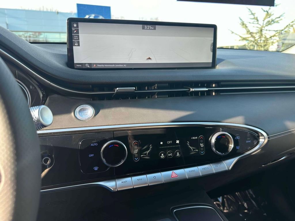 Used 2023 Genesis Electrified GV70 image 30
