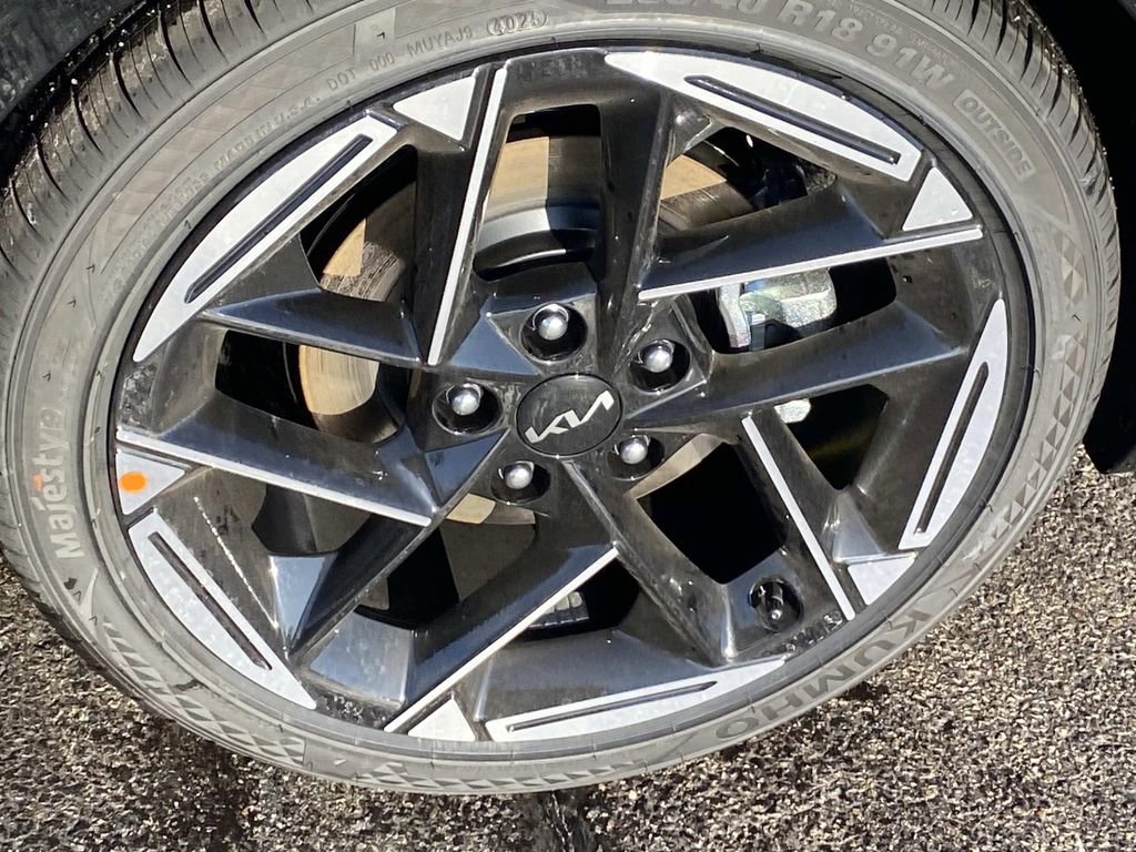 New 2026 Kia K4 GT-Line image 4