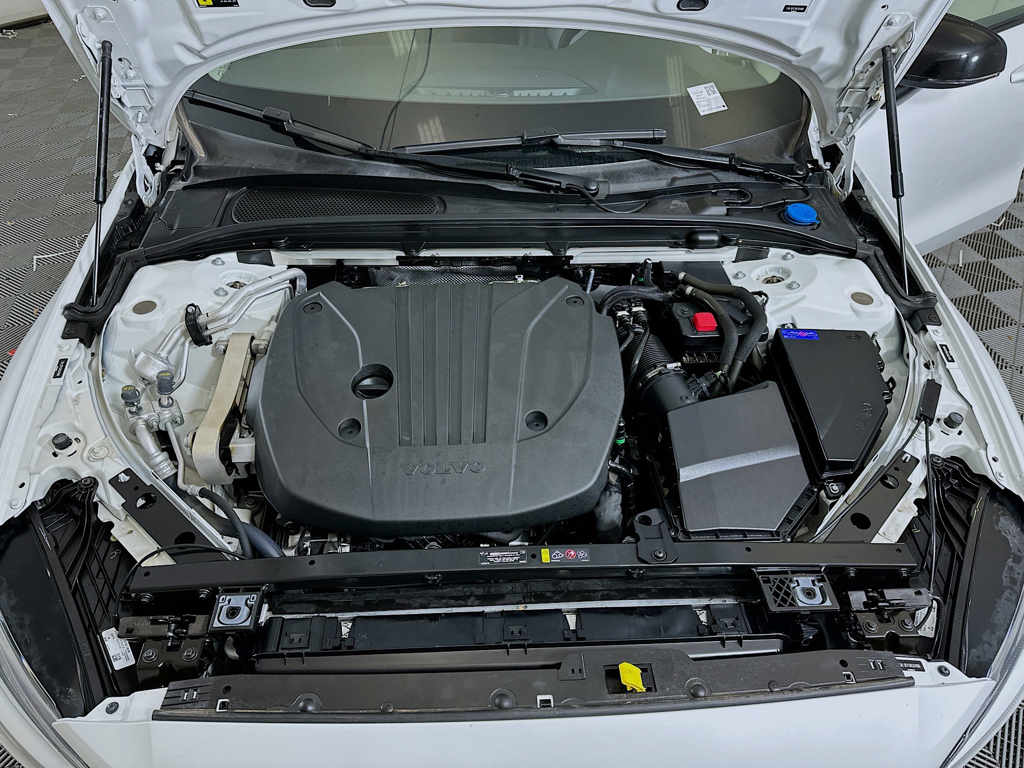 Used 2024 Volvo S60 B5 Core image 34