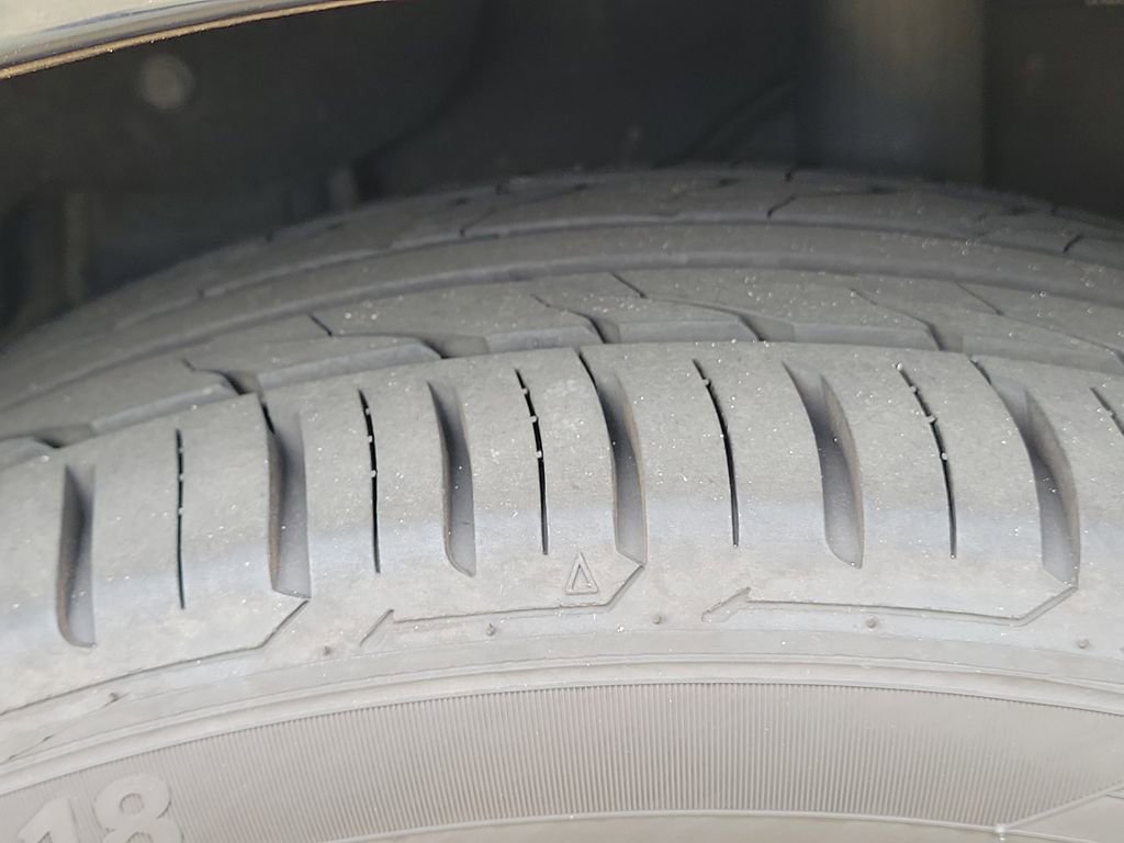 Used 2018 MAZDA MAZDA3 Grand Touring image 13