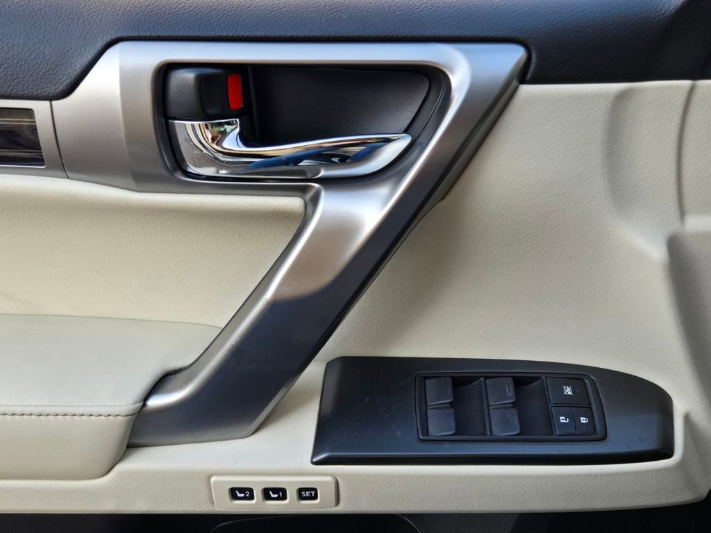Used 2023 Lexus GX 460 Luxury w/ Sport Design Package image 23