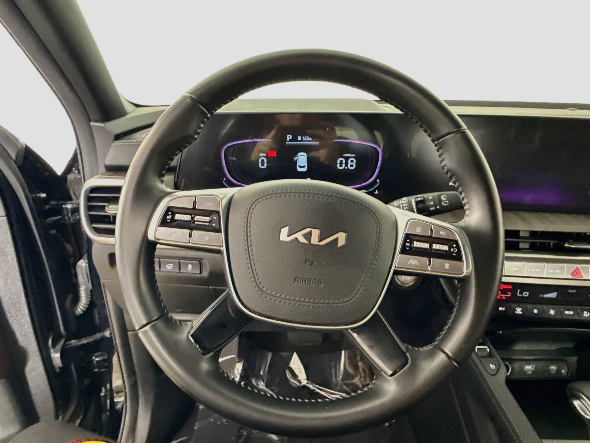 Used 2024 Kia Telluride EX w/ EX Captain's Chair Package FWD image 13