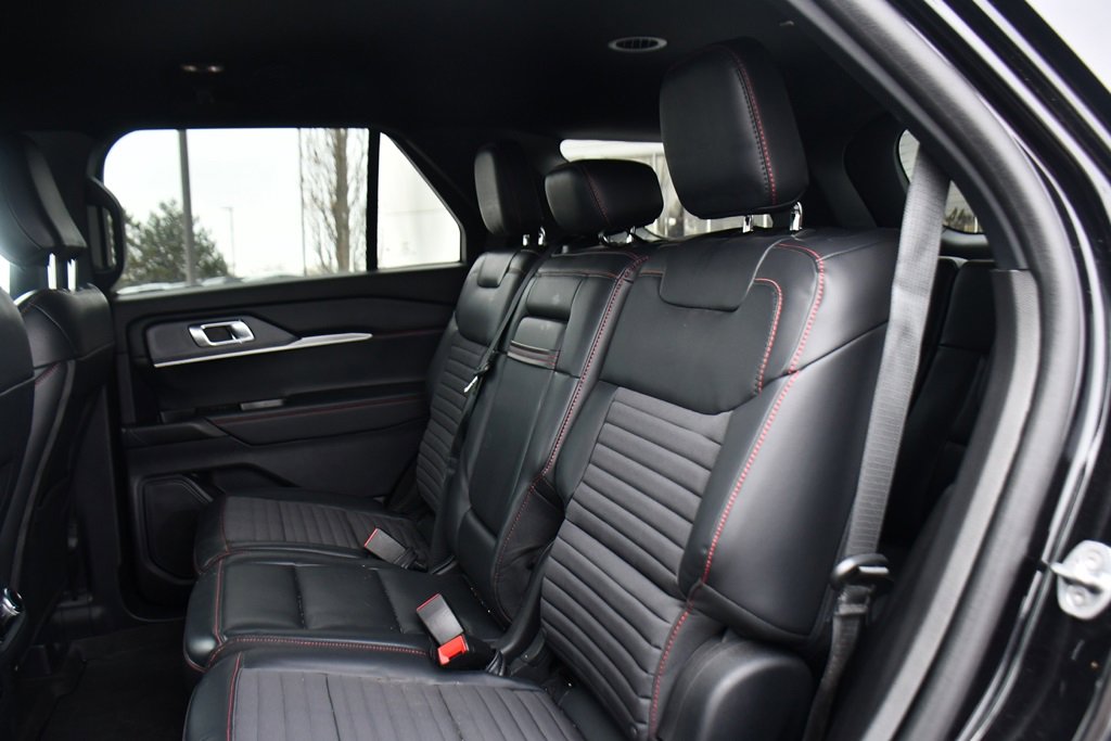 Used 2025 Ford Explorer ST-Line w/ ST-Line Street Pack image 22