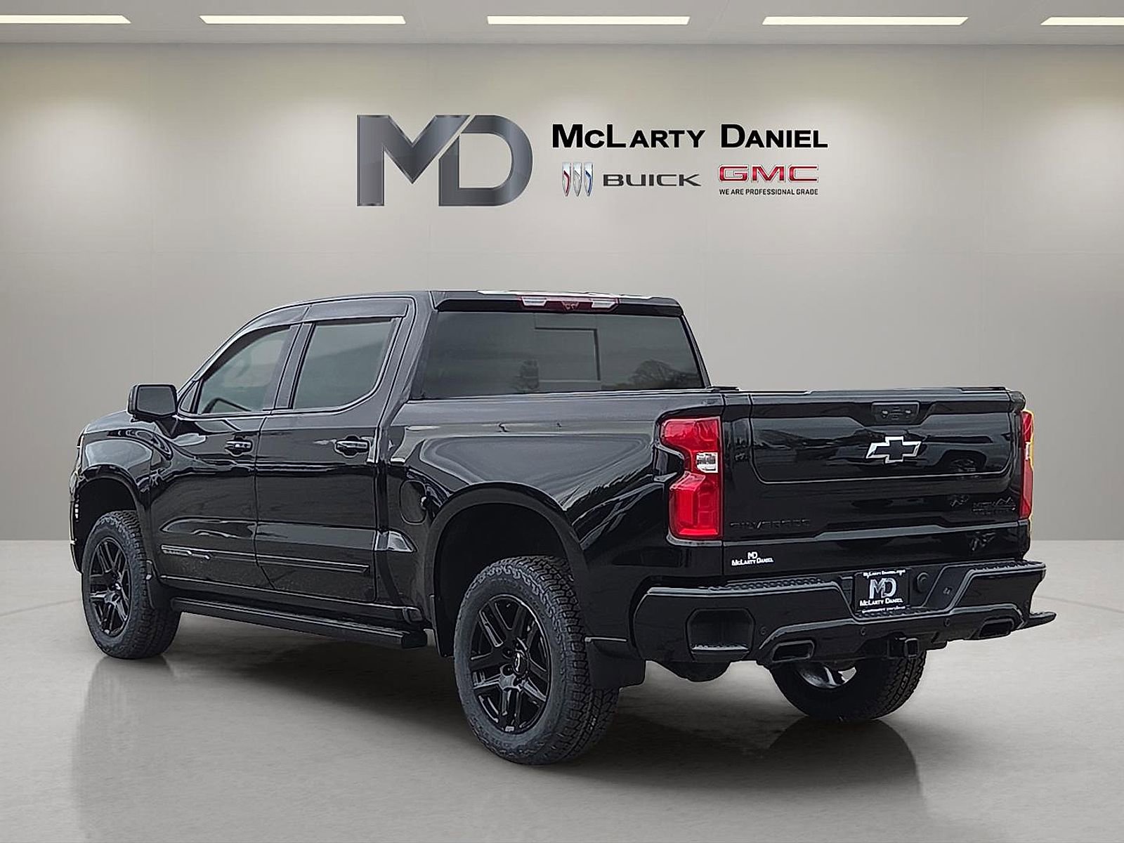 Used 2024 Chevrolet Silverado 1500 High Country w/ Midnight Edition image 4