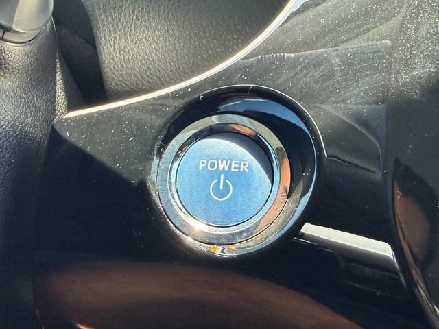Used 2021 Toyota Prius L Eco FWD image 25