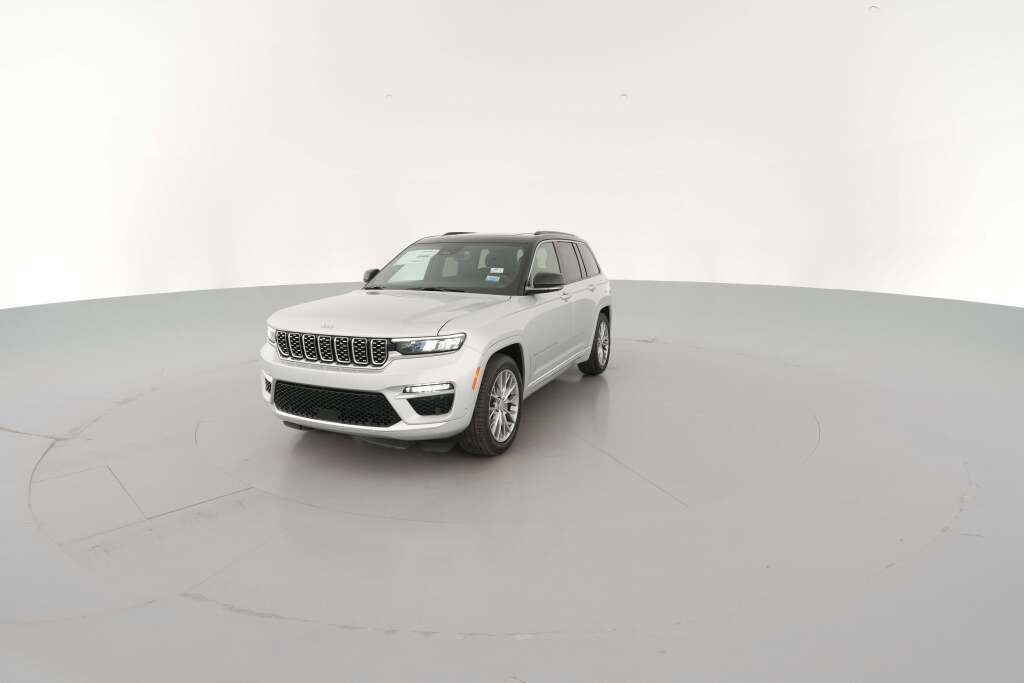 New 2025 Jeep Grand Cherokee Summit w/ Luxury Tech Group V image 3