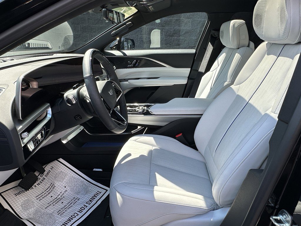 New 2025 Cadillac Lyriq Luxury w/ LPO, Floor Liner Package AWD/4WD image 16