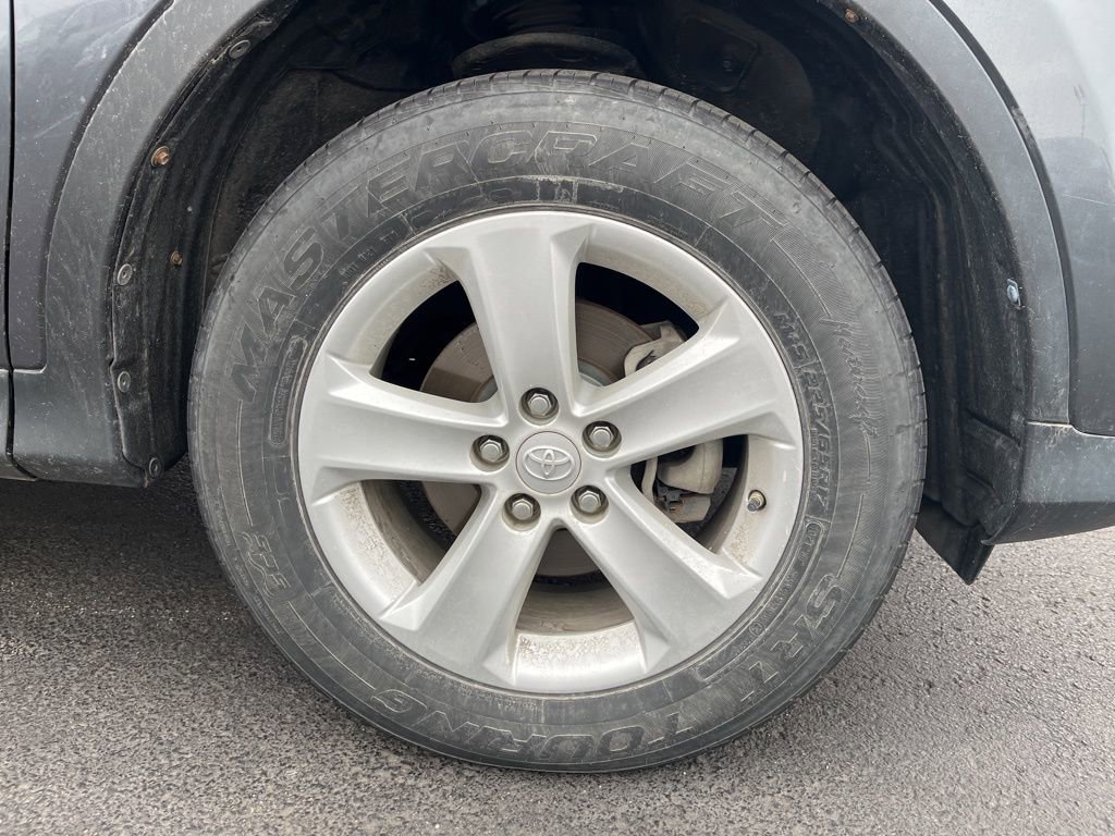 Used 2013 Toyota RAV4 XLE image 12
