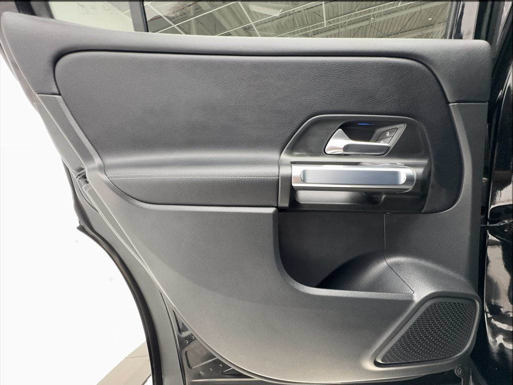 Used 2024 Mercedes-Benz GLB 250 image 25