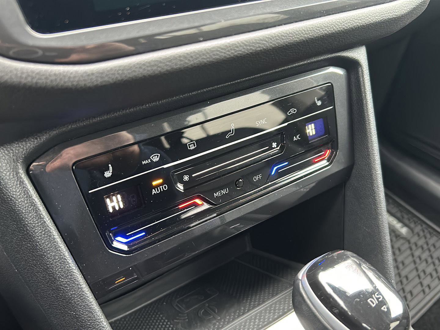 Used 2024 Volkswagen Tiguan SE image 19