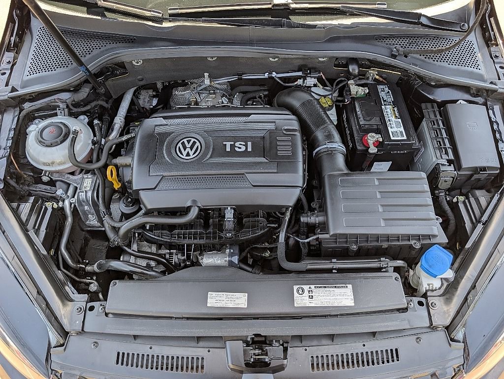 Used 2018 Volkswagen GTI SE FWD image 16