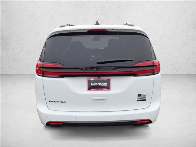 New 2027 Chrysler Pacifica Select AWD/4WD image 3
