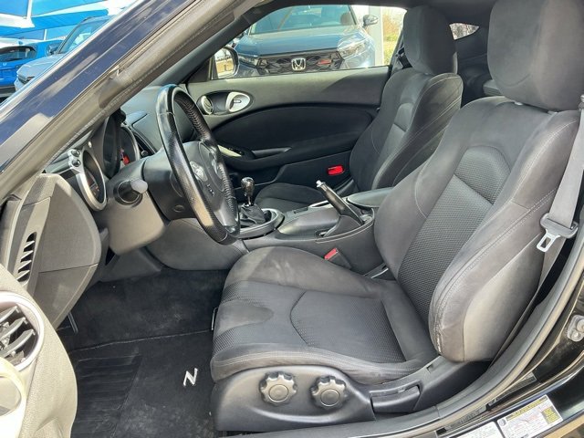 Used 2017 Nissan 370Z Base image 8