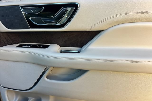 Used 2019 Lincoln Navigator Select w/ Technology Package RWD image 21