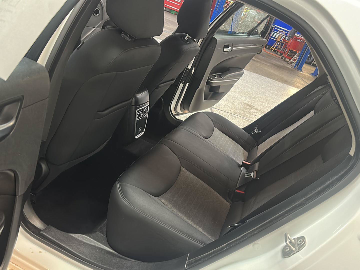Used 2021 Chrysler 300 Touring w/ Sport Appearance Package RWD image 27