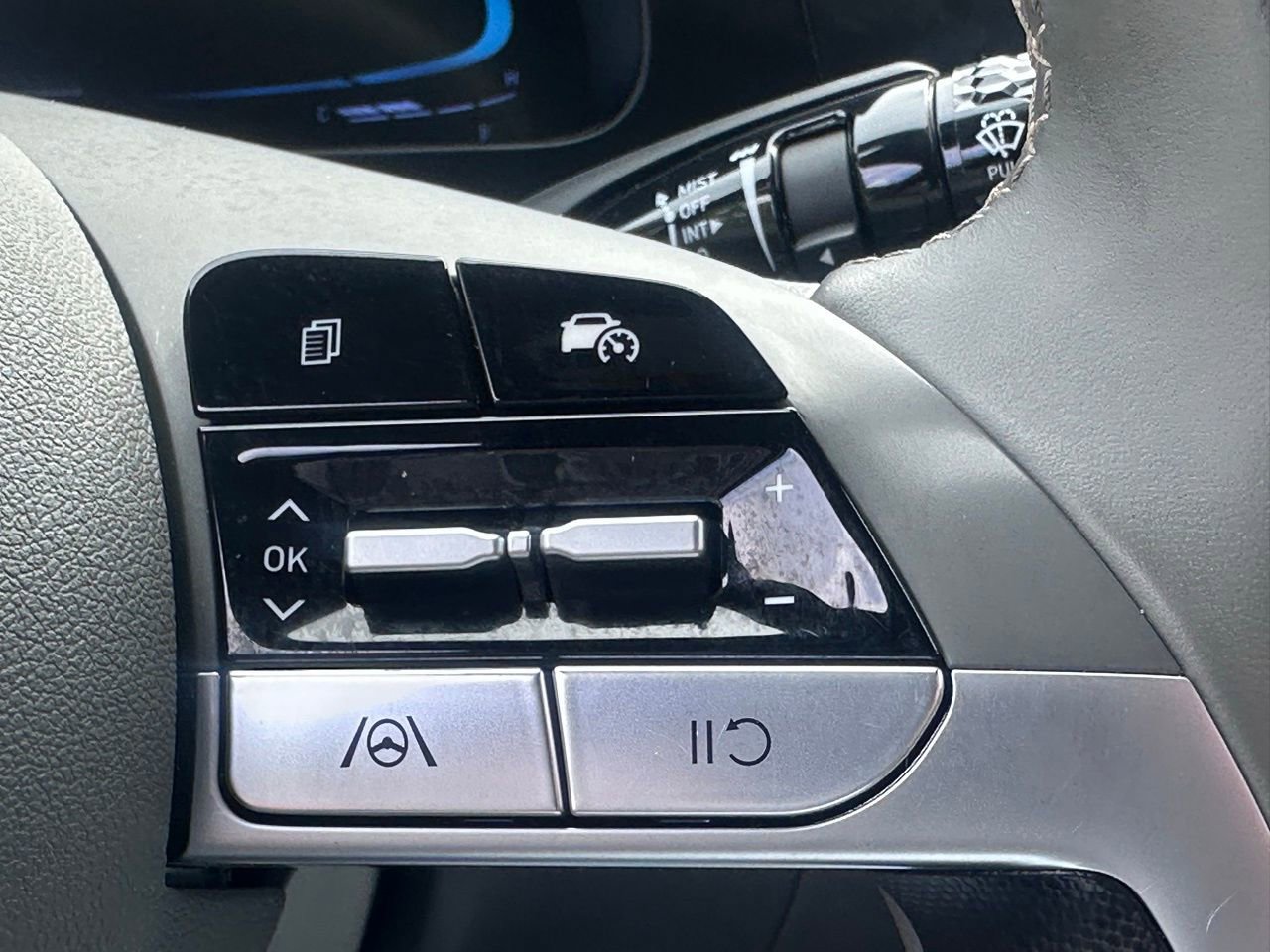 Used 2025 Hyundai Elantra Sport FWD image 29