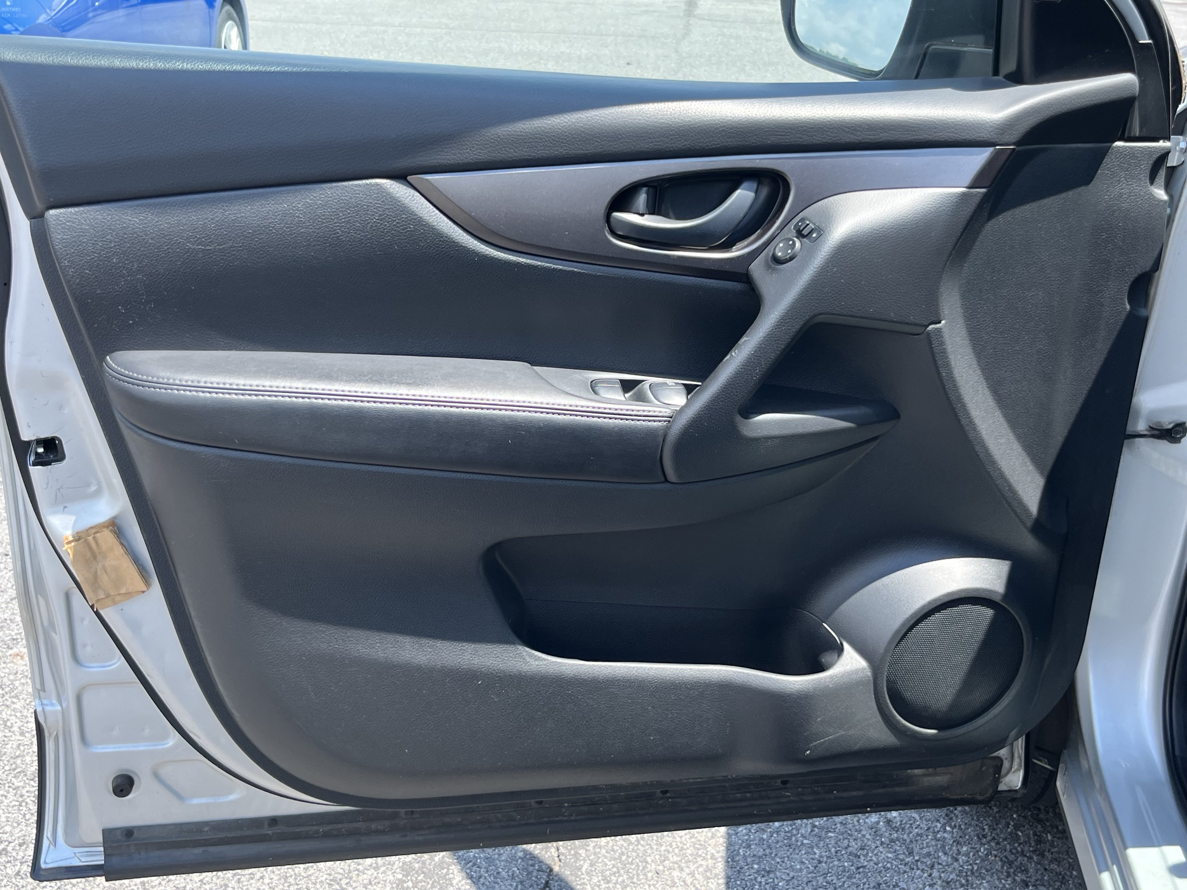 Used 2018 Nissan Rogue Sport S AWD/4WD image 19