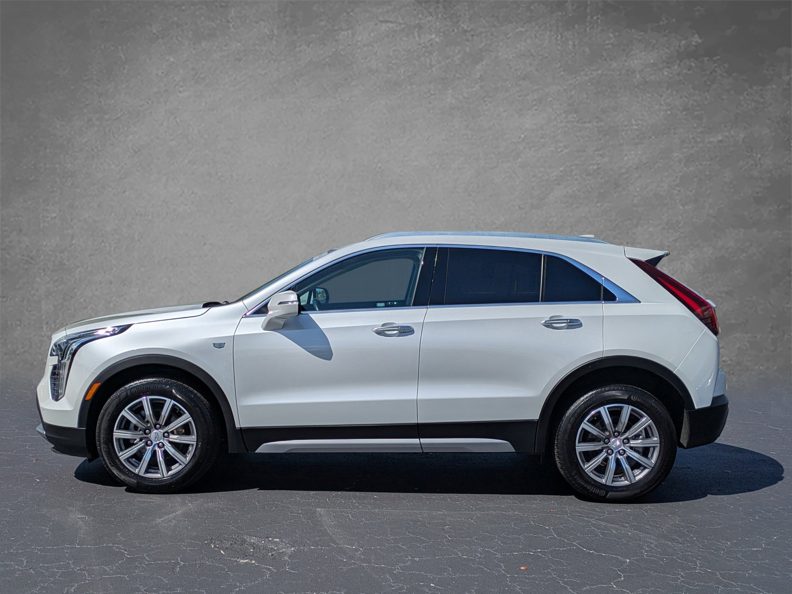 Certified 2023 Cadillac XT4 Premium Luxury w/ LPO, Onyx Lite Package image 3