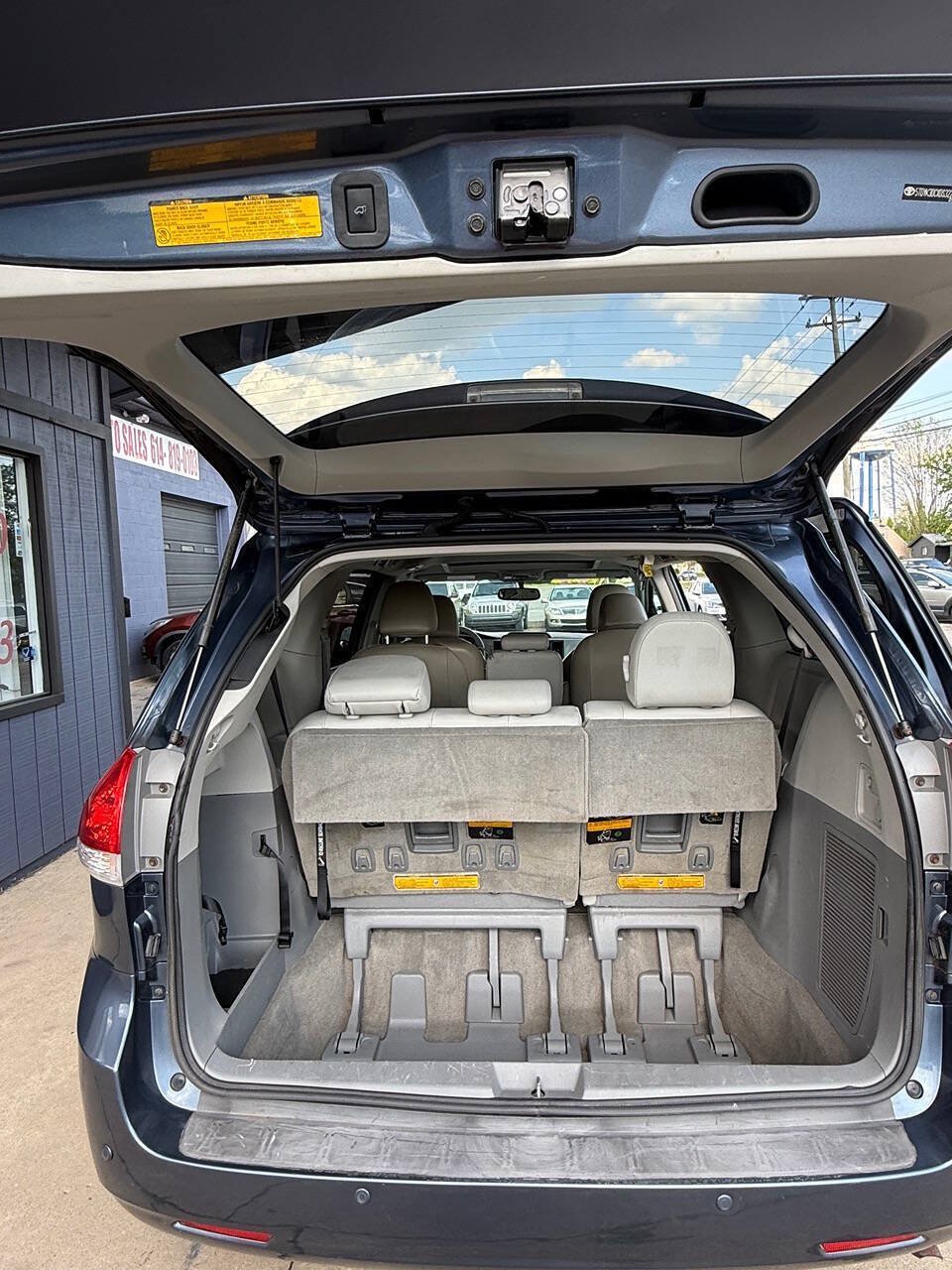 Used 2013 Toyota Sienna XLE FWD image 11