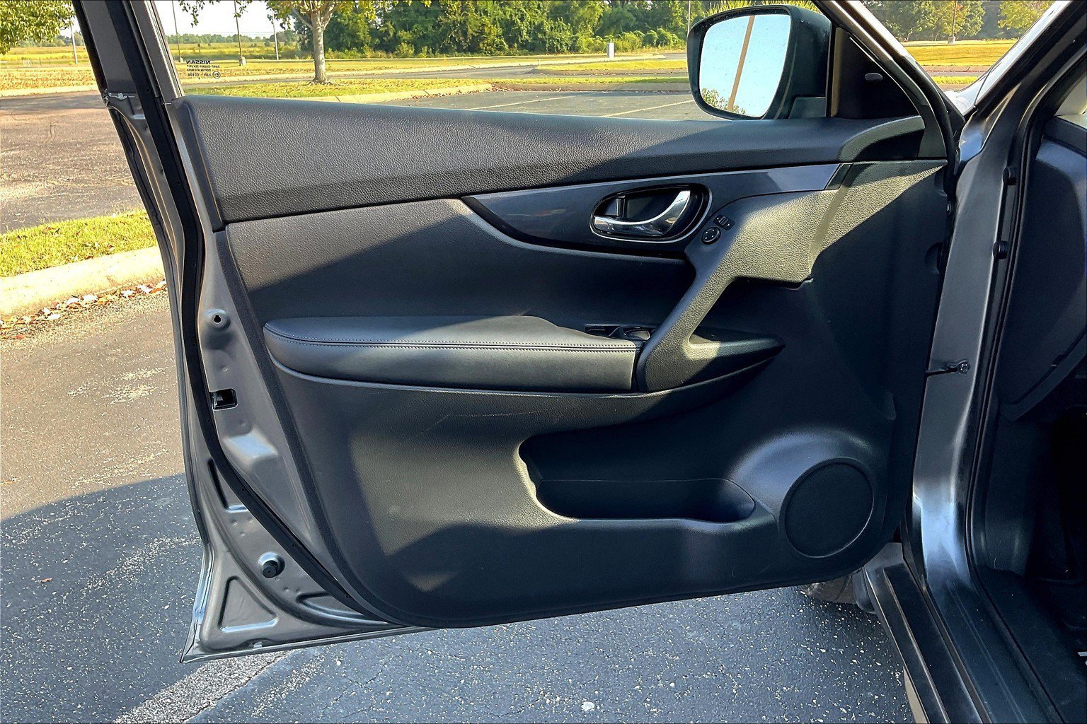 Used 2018 Nissan Rogue S image 20