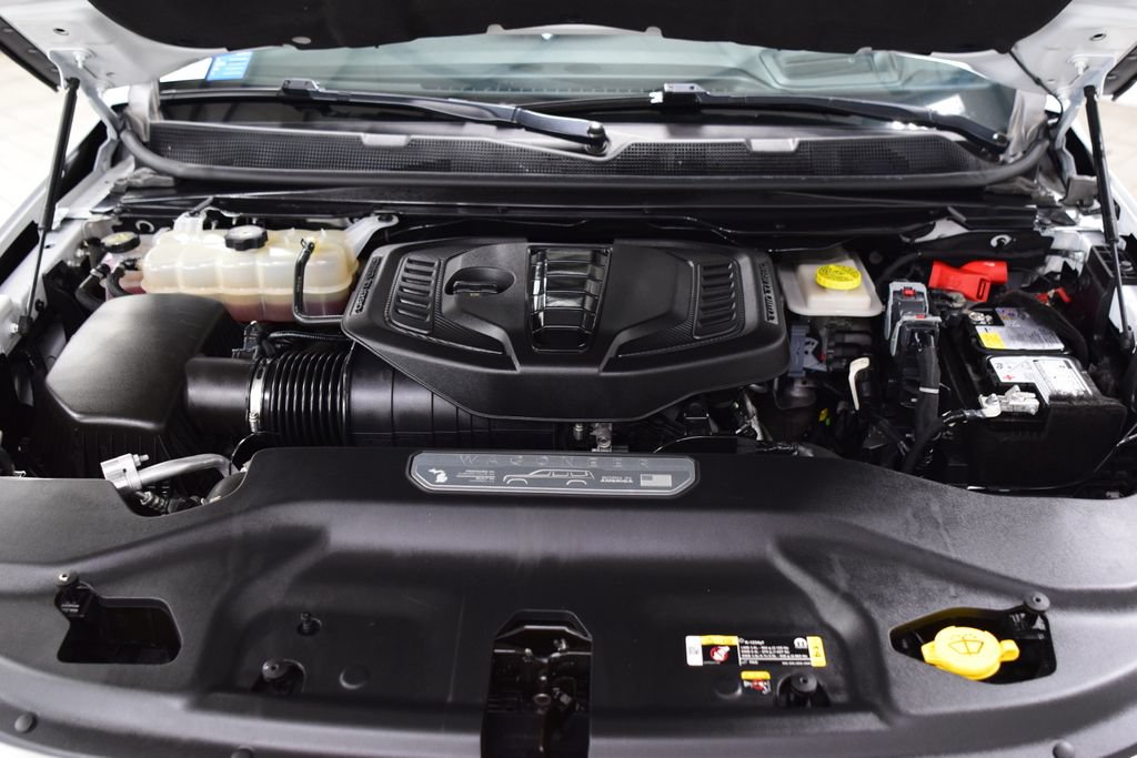 Used 2024 Jeep Wagoneer L Series III w/ Premium Group I AWD/4WD image 30