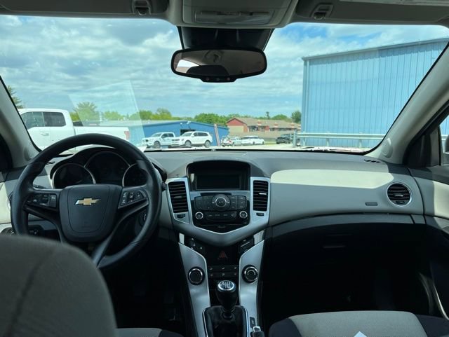 Used 2014 Chevrolet Cruze LS FWD image 3