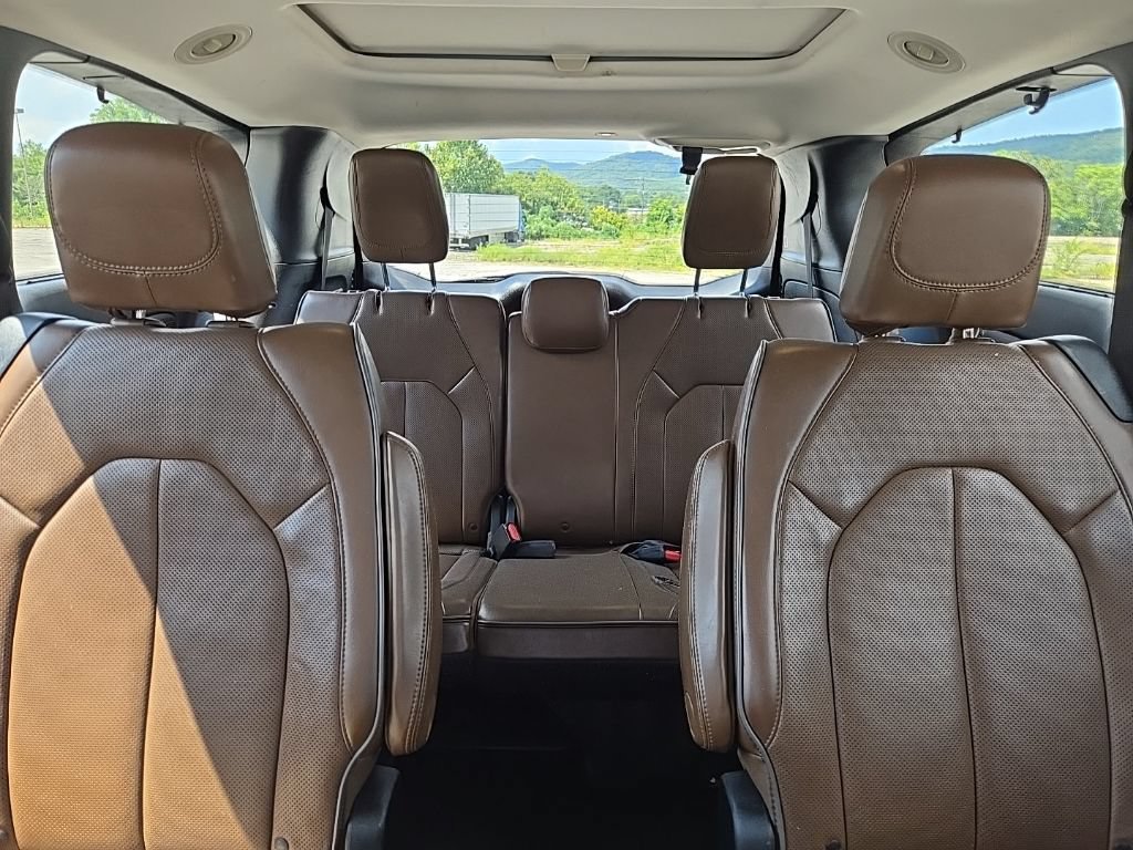 Used 2017 Chrysler Pacifica Limited FWD image 22