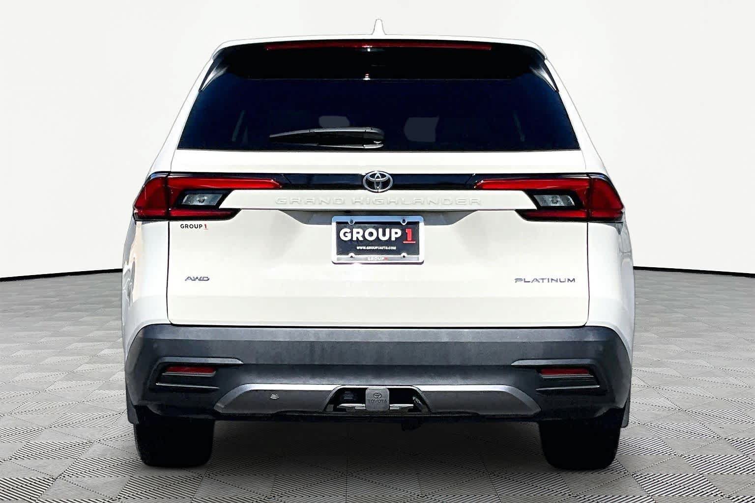 Used 2024 Toyota Grand Highlander AWD image 4