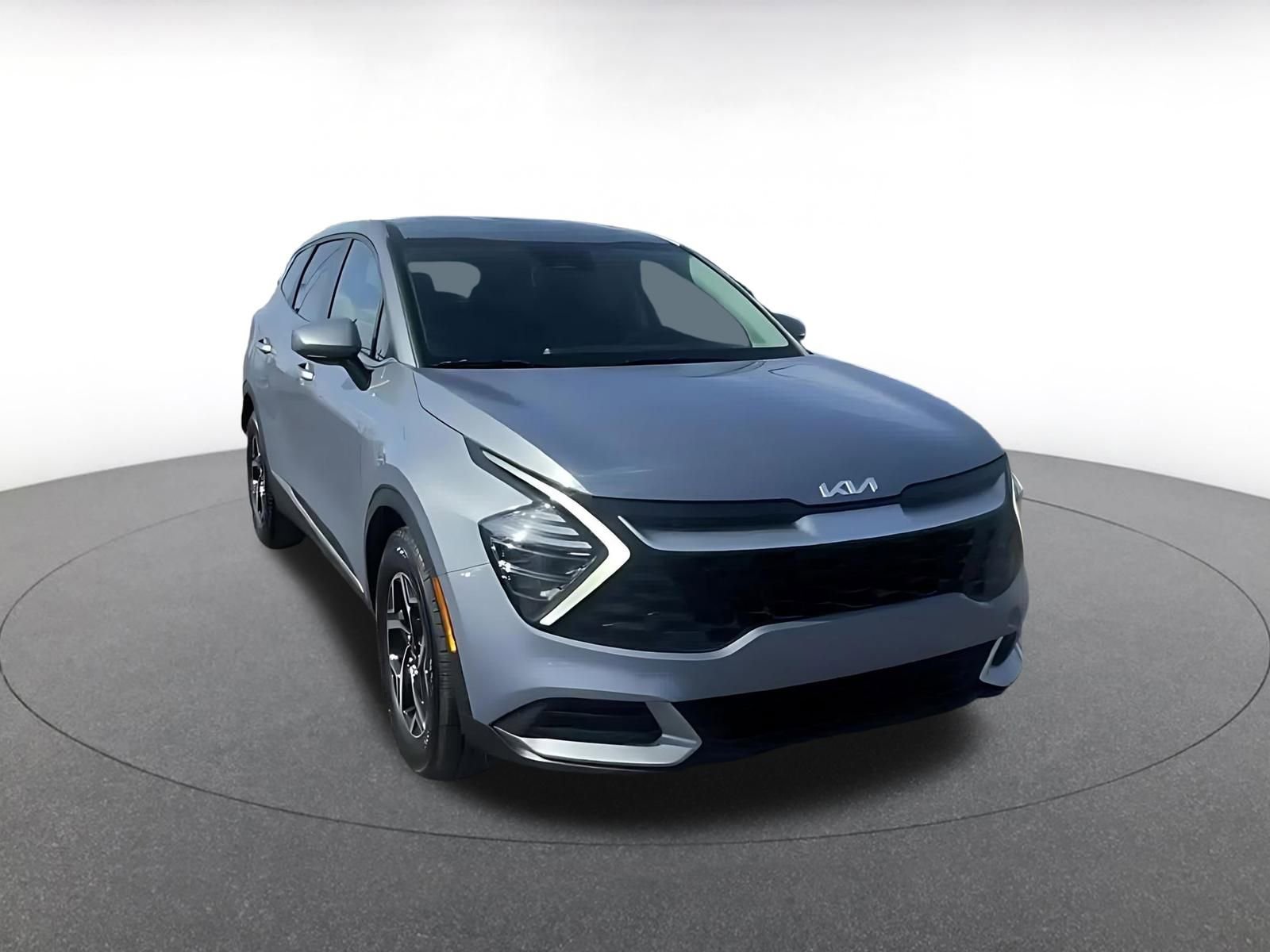 Used 2025 Kia Sportage LX image 3