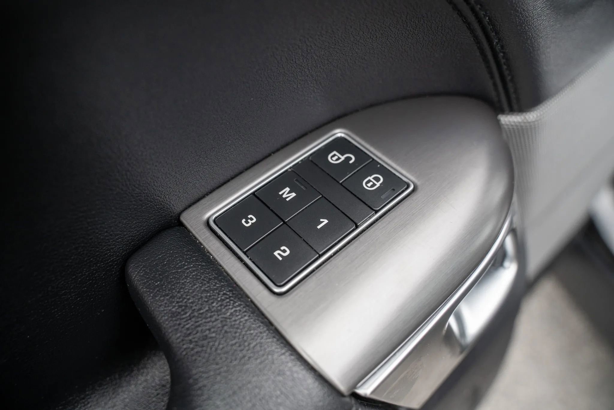 Used 2018 Land Rover Range Rover Sport SE image 19