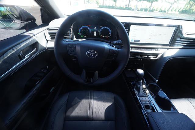 Used 2025 Toyota Camry XSE FWD image 13