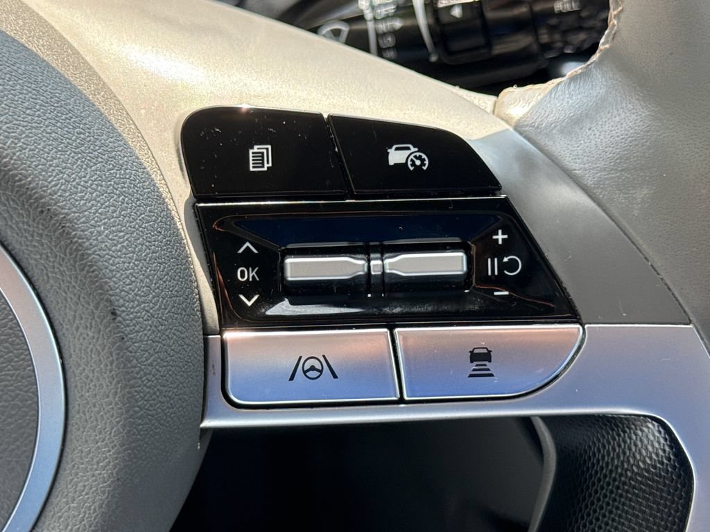Used 2025 Hyundai Elantra SEL FWD image 29
