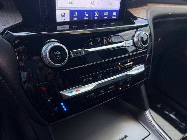 Used 2022 Ford Explorer Platinum w/ Technology Package AWD/4WD image 27