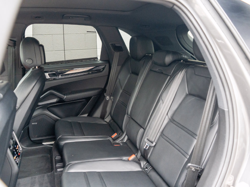 Used 2023 Porsche Cayenne AWD/4WD image 18