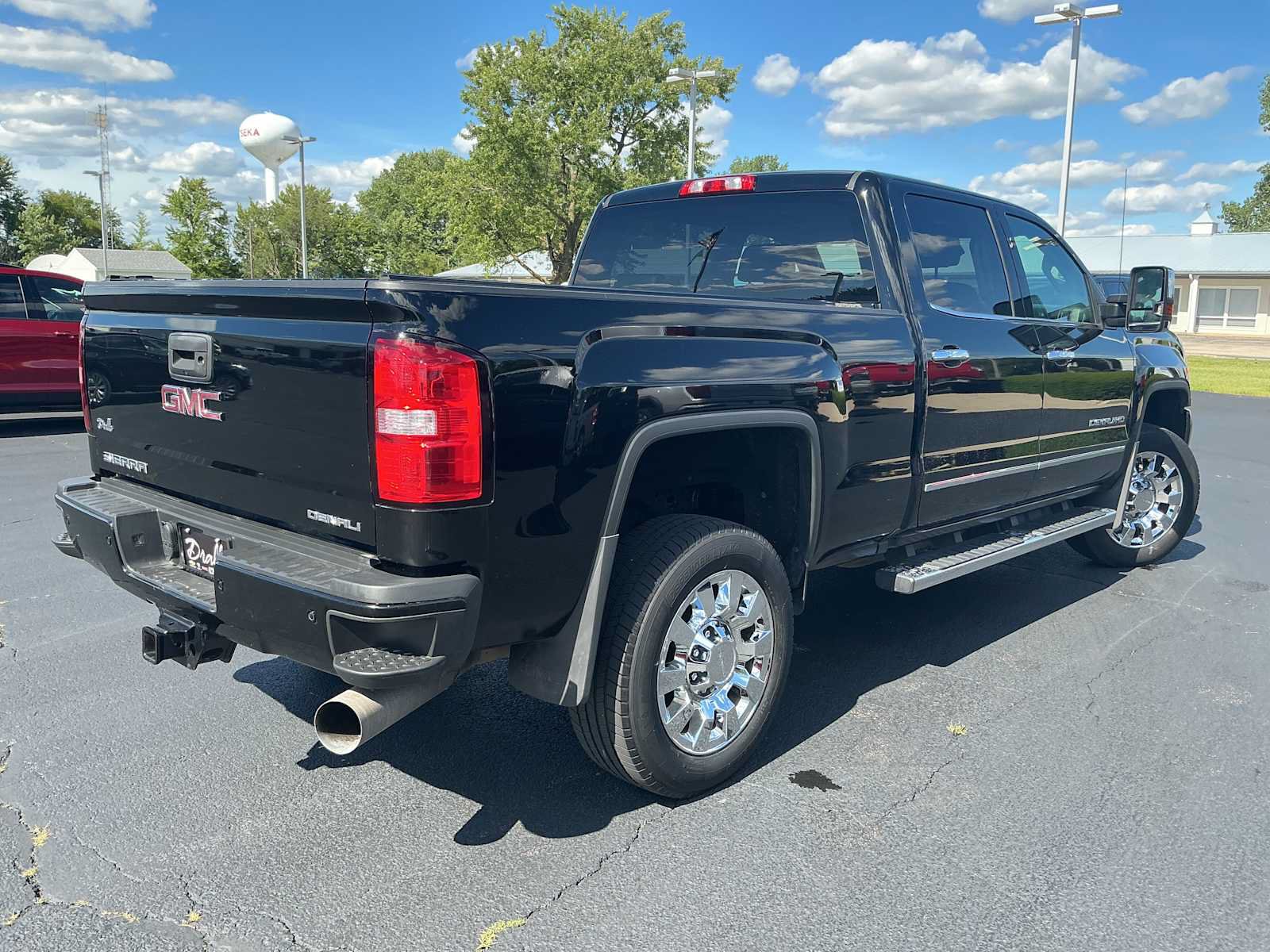 Used 2018 GMC Sierra 2500 Denali w/ Duramax Plus Package AWD/4WD image 4