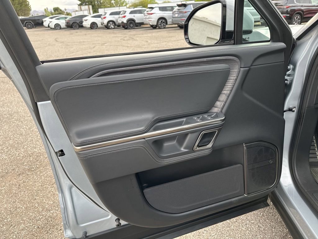 Used 2023 Rivian R1S Adventure image 20