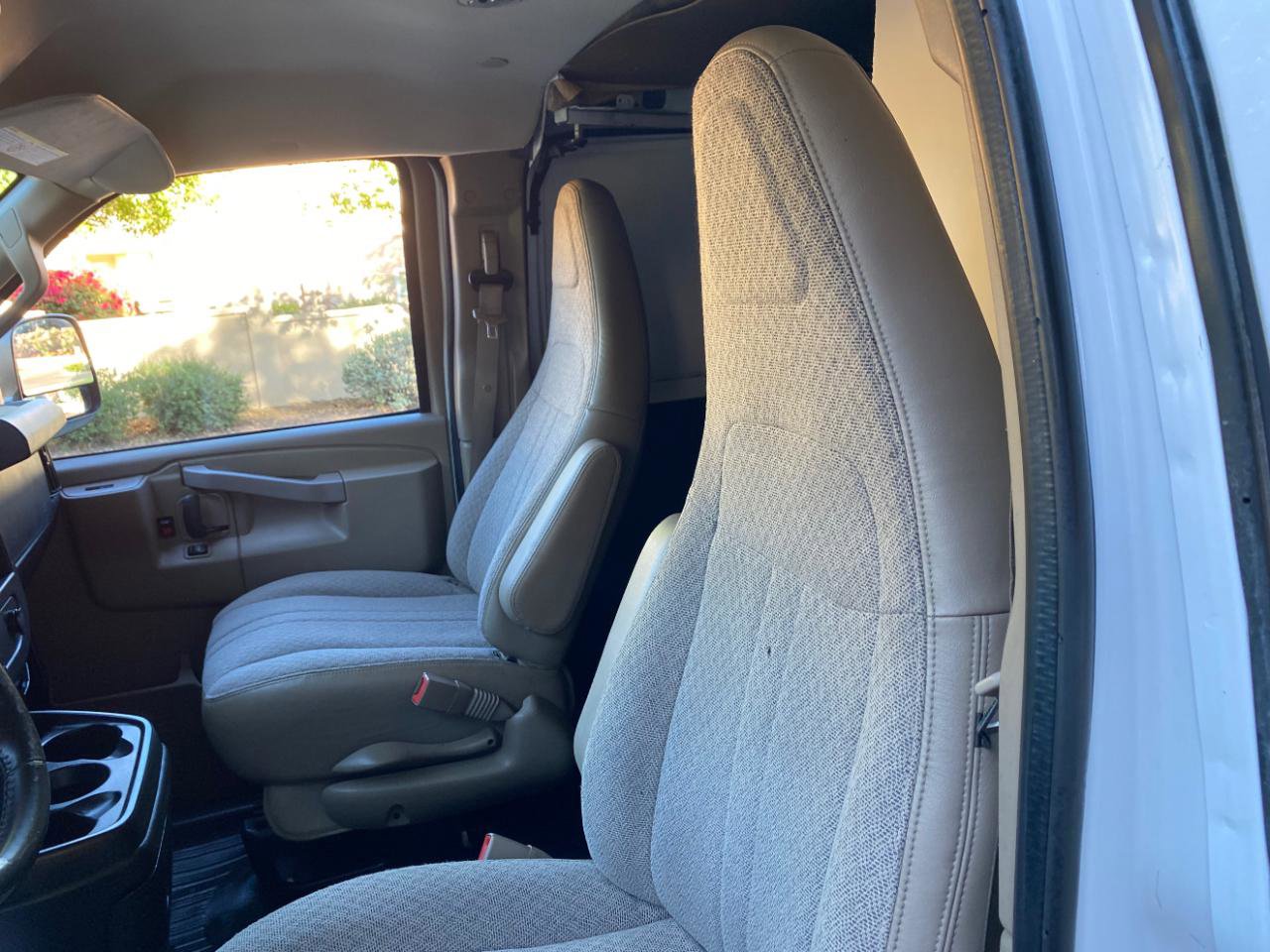 Used 2017 Chevrolet Express 3500 Extended image 36