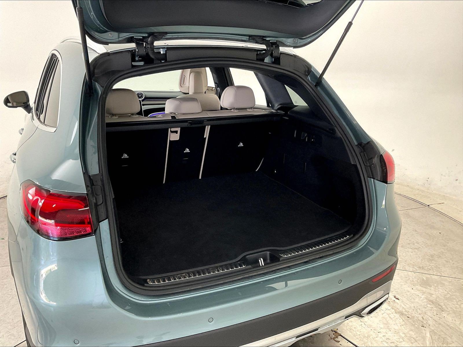 Used 2026 Mercedes-Benz GLC 300 4MATIC image 40