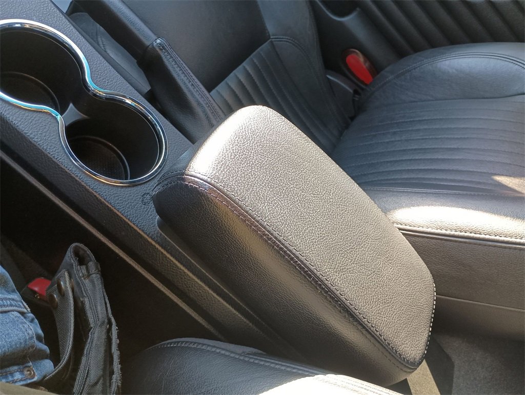 Used 2004 Ford Thunderbird image 25