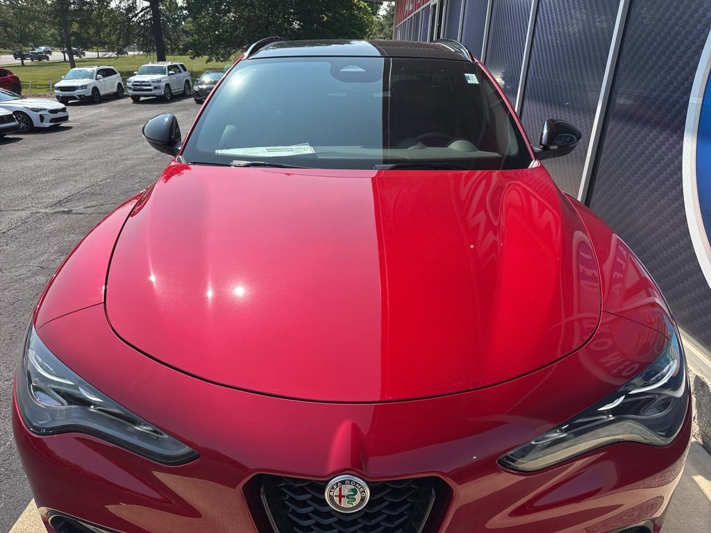 New 2025 Alfa Romeo Stelvio Sprint image 5
