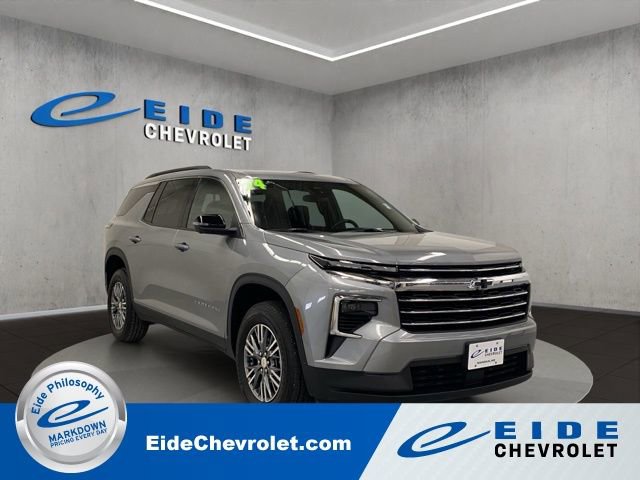 Used 2024 Chevrolet Traverse LT image 1