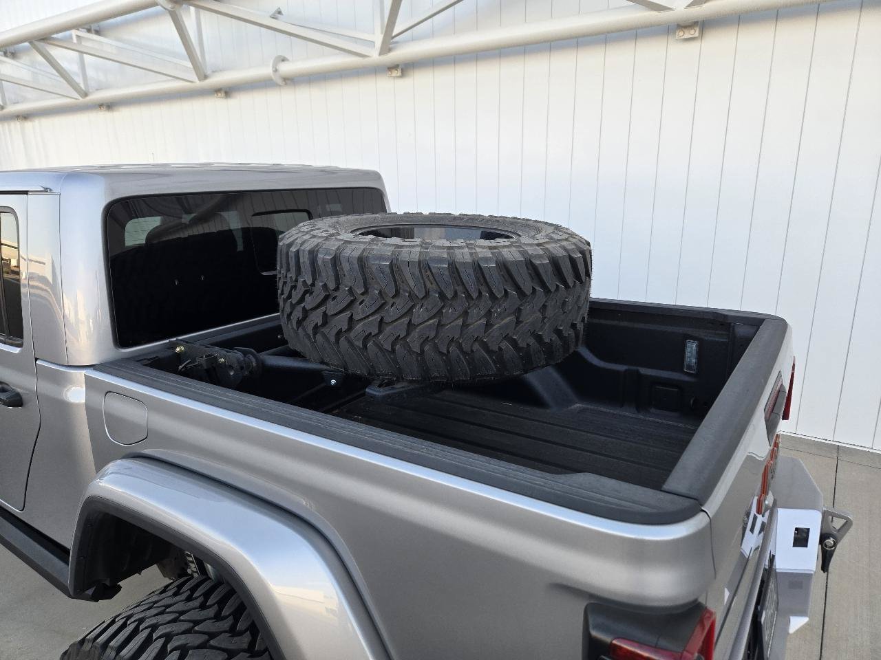 Used 2021 Jeep Gladiator Mojave AWD/4WD image 17