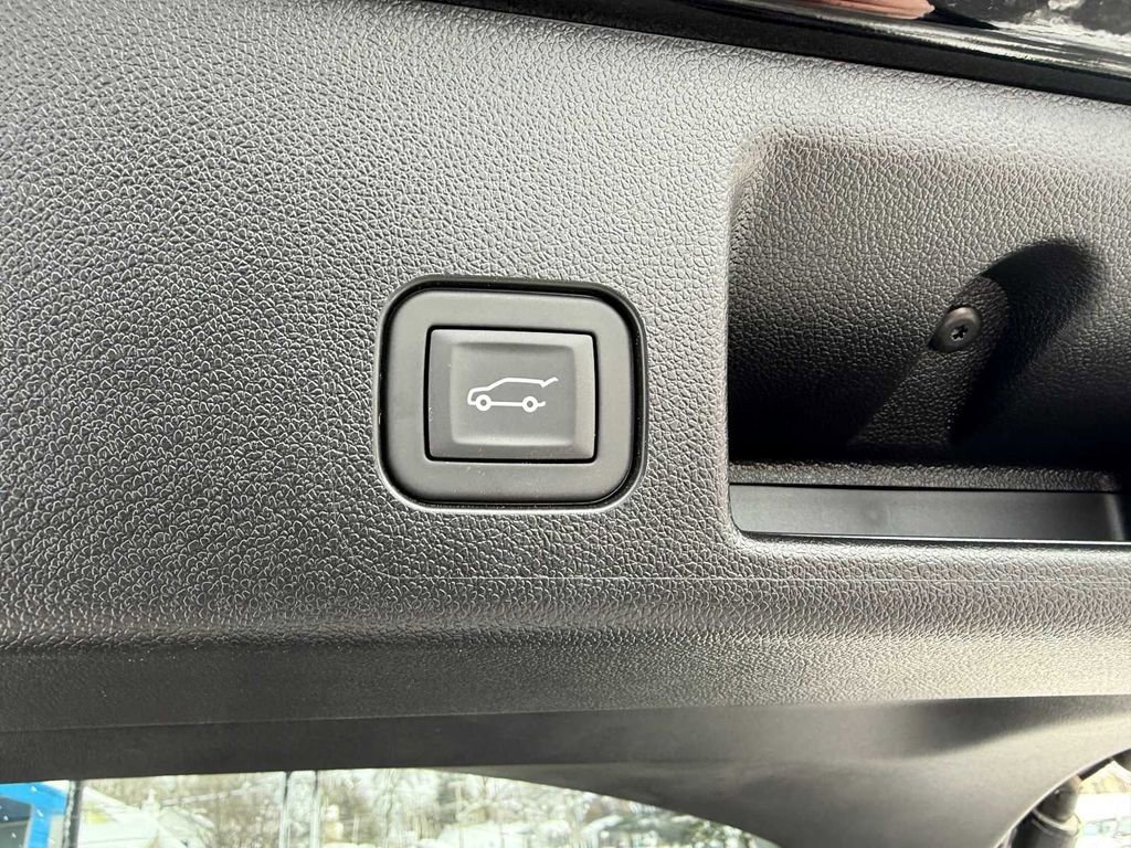 Used 2025 Chevrolet Equinox EV LT w/ Convenience Package image 27