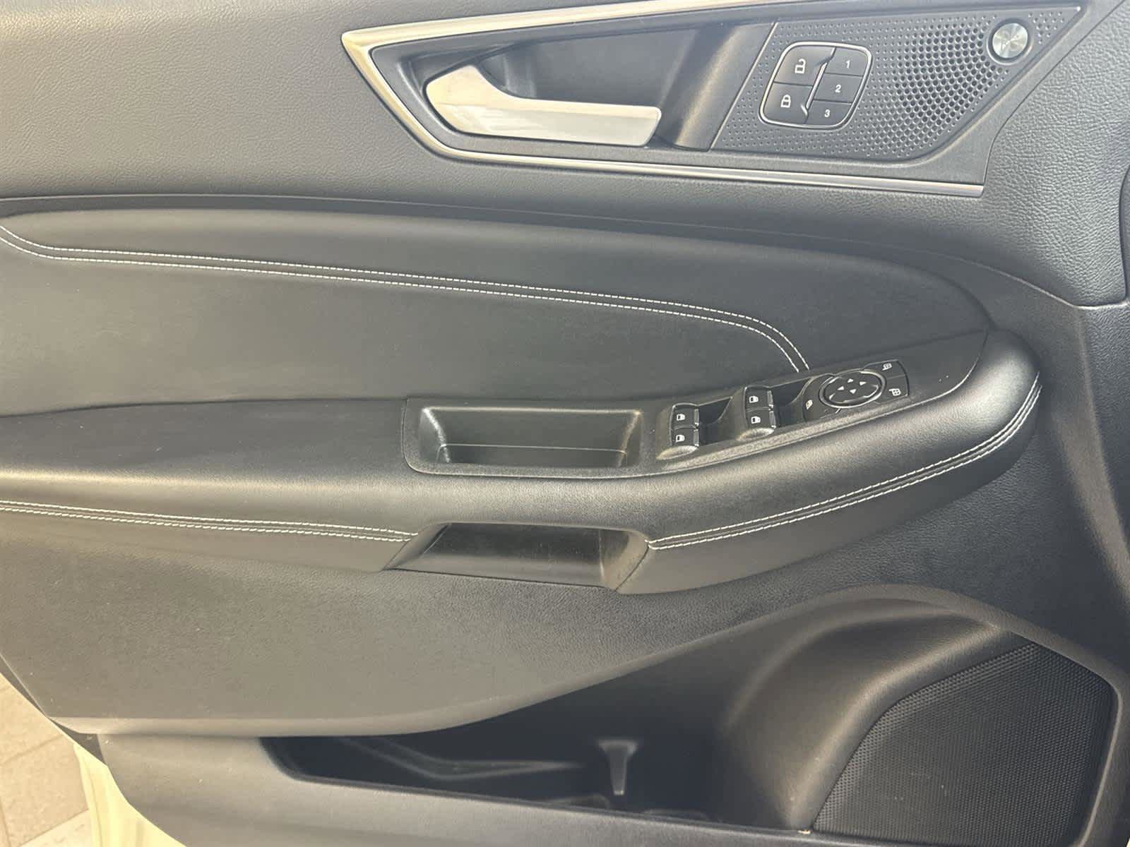 Used 2021 Ford Edge Titanium image 21