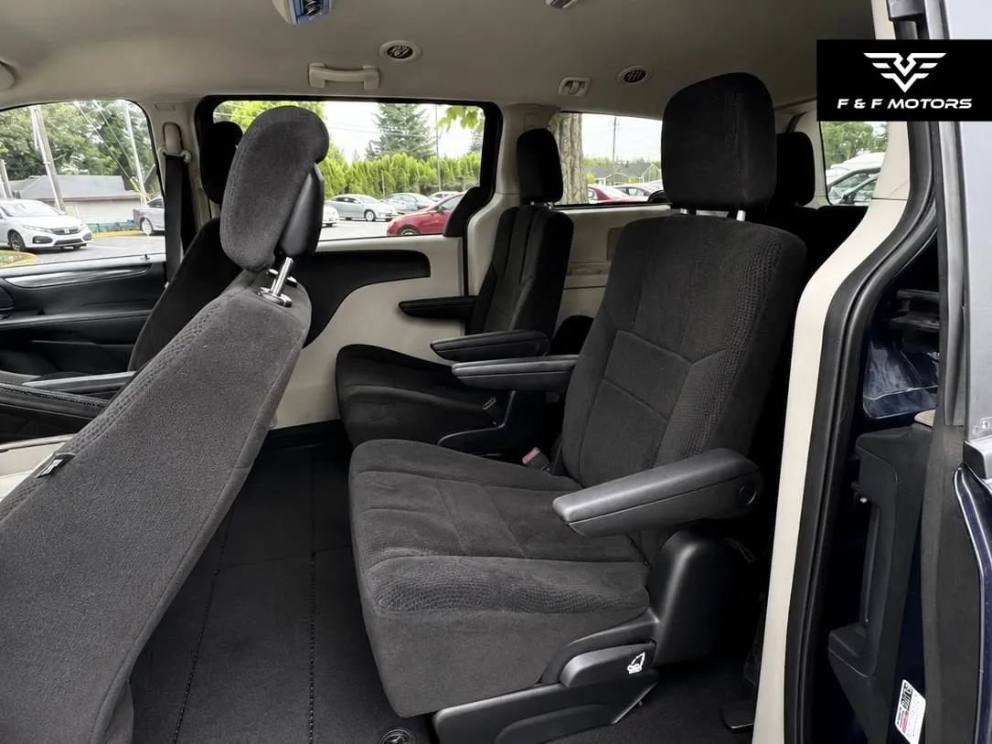 Used 2012 Dodge Grand Caravan SXT FWD image 11