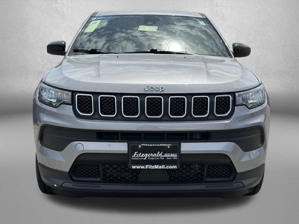 Used 2023 Jeep Compass Sport AWD/4WD image 3