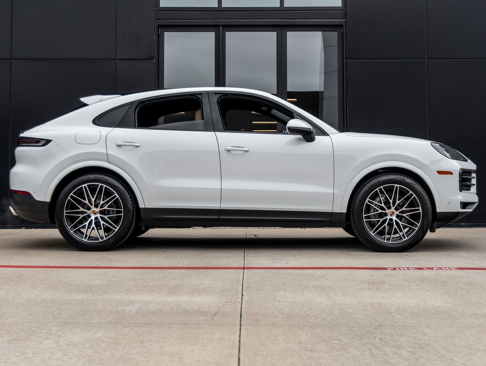 Certified 2026 Porsche Cayenne Coupe AWD/4WD image 12