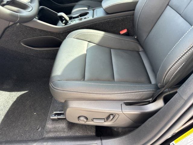 Certified 2025 Volvo XC40 B5 Core w/ Protection Package Premier AWD/4WD image 14